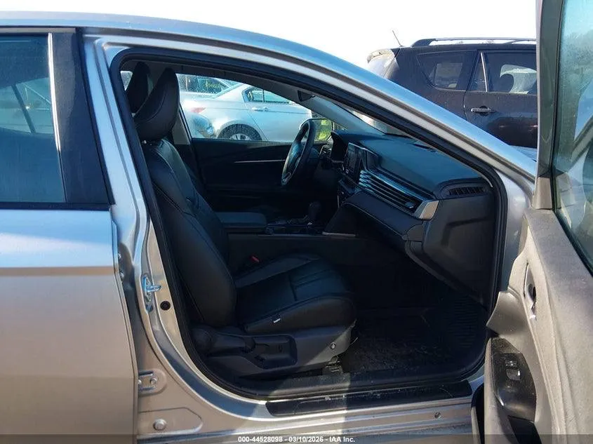 Toyota Camry - фото 3