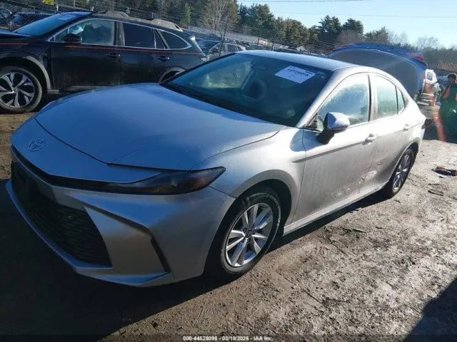 Toyota Camry - фото 2