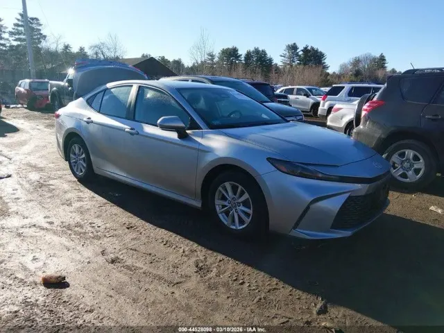 Toyota Camry - фото 1