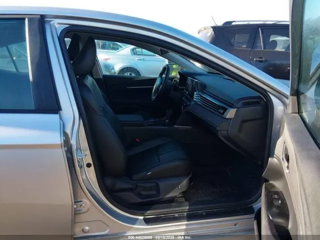 Toyota Camry - фото 3