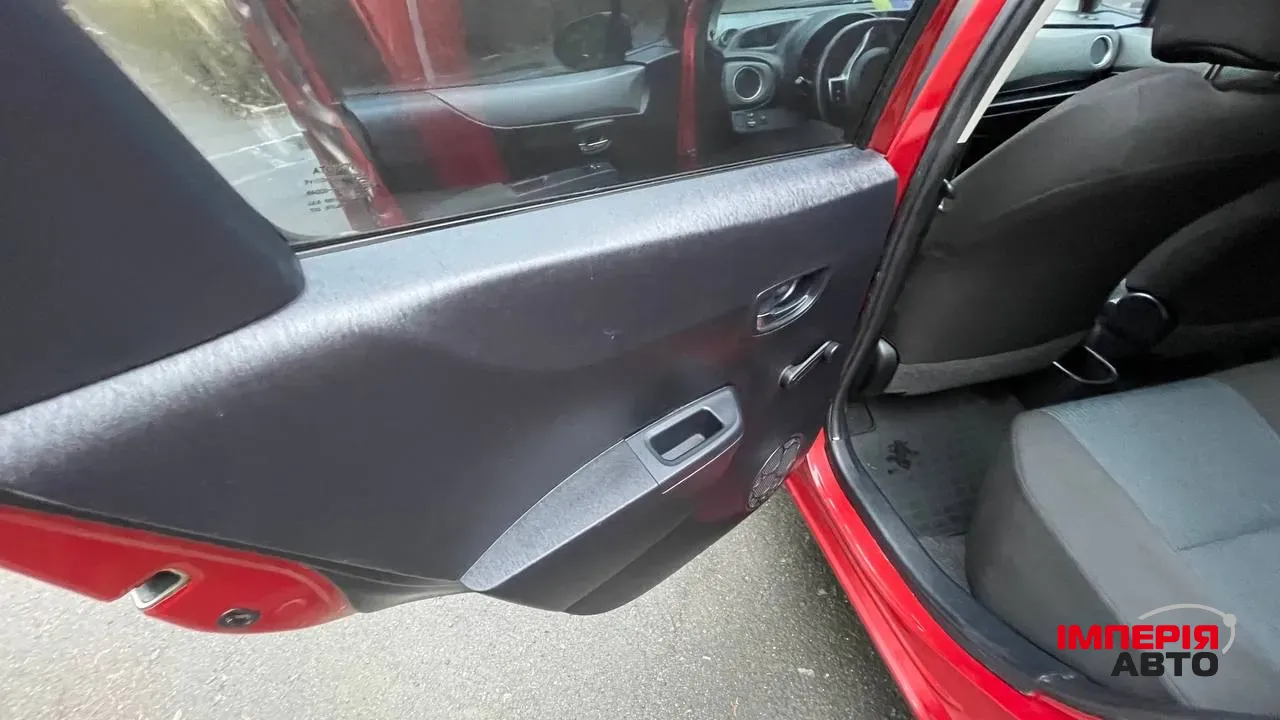 Toyota Yaris - фото 56