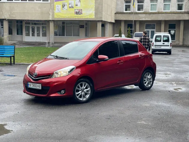 Toyota Yaris - фото 3