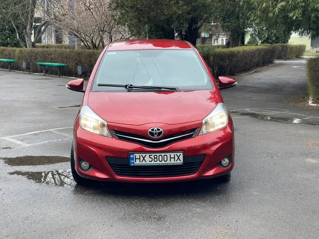Toyota Yaris - фото 2