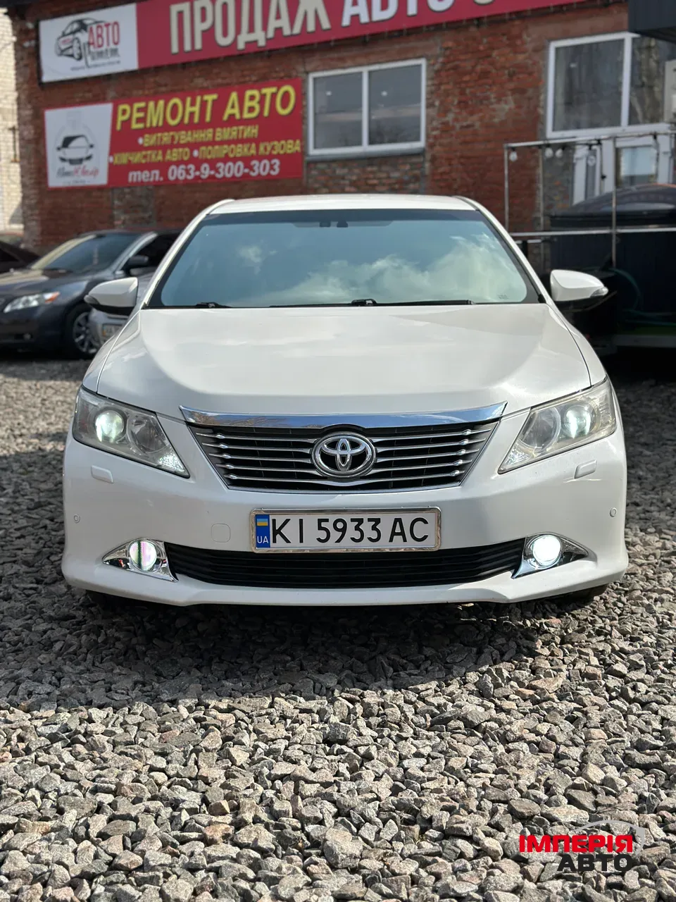 Toyota Camry - фото 2