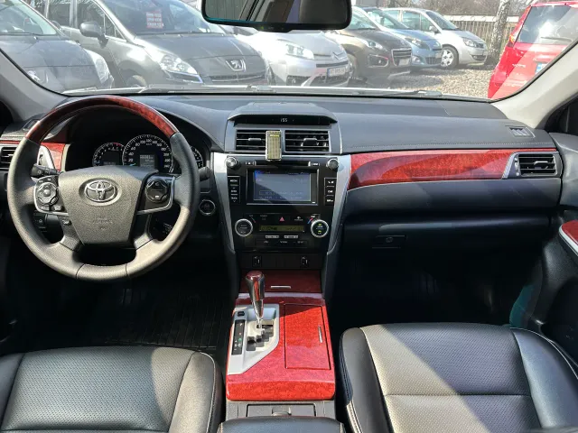 Toyota Camry - фото 4