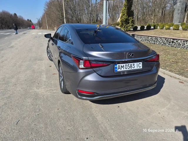 Lexus ES - фото 5