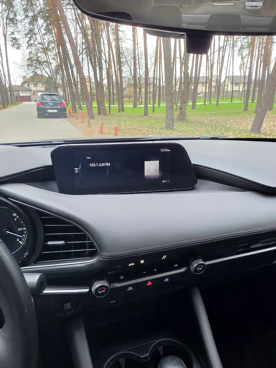 Mazda 3 - фото 12