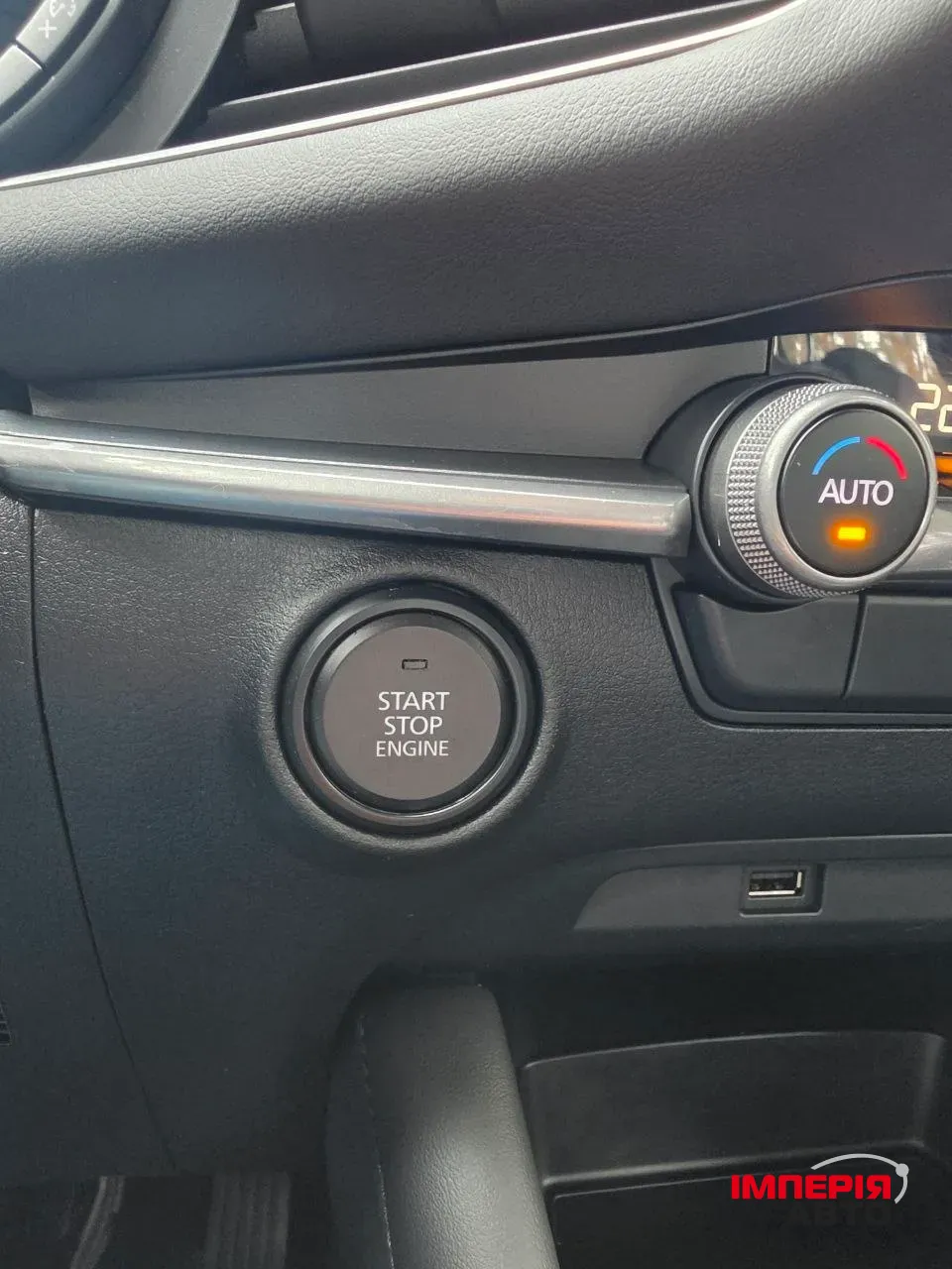 Mazda 3 - фото 11