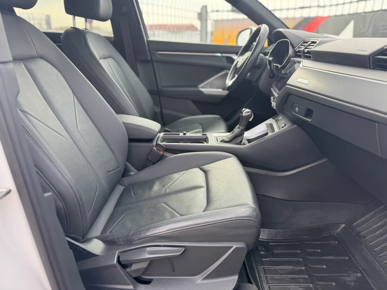 Audi Q3 - фото 6