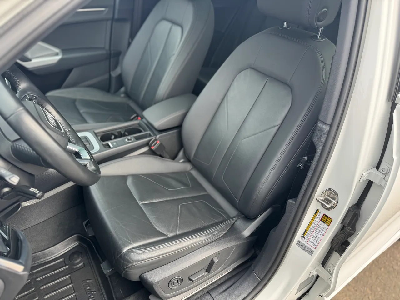 Audi Q3 - фото 8