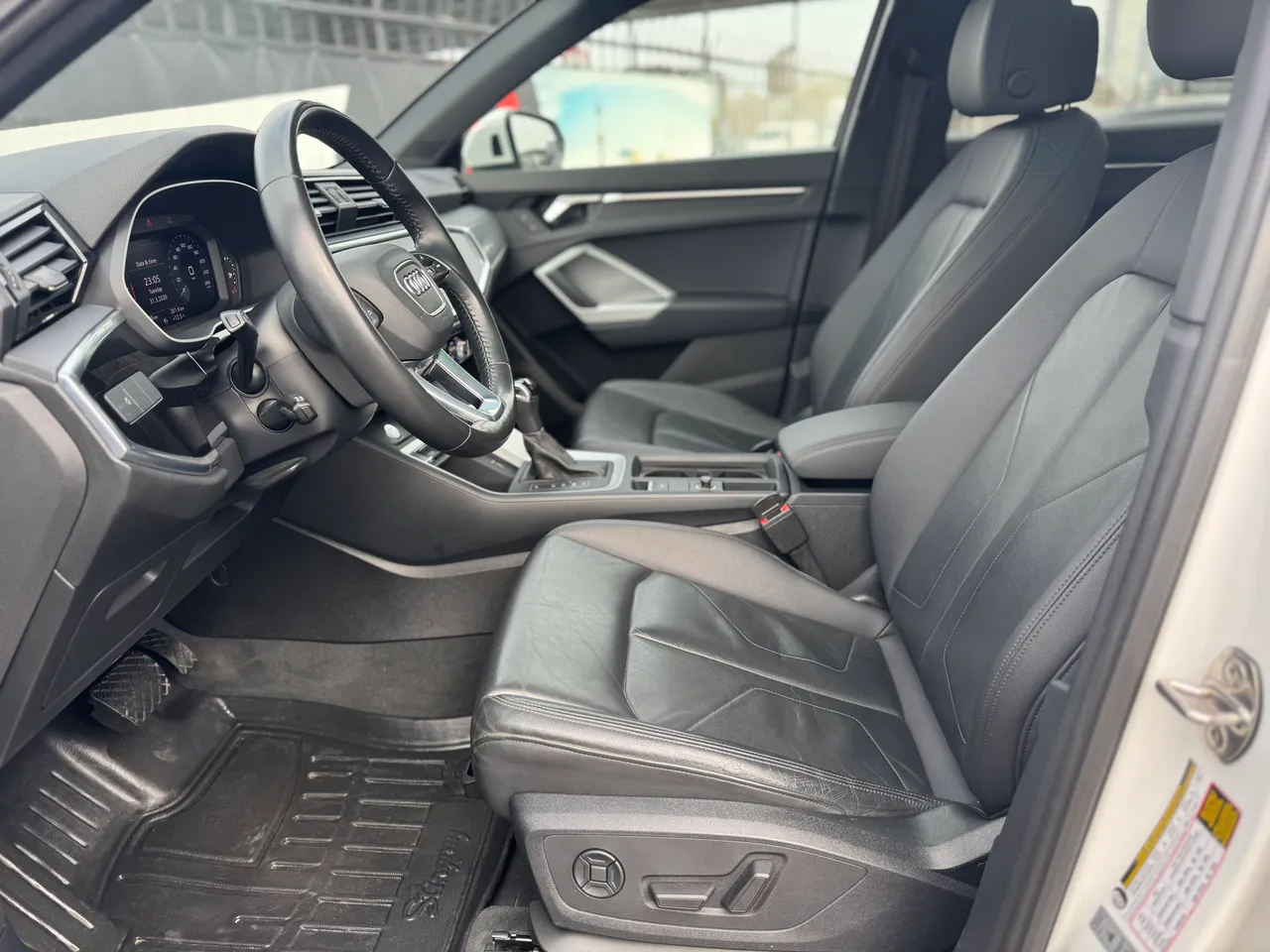 Audi Q3 - фото 7