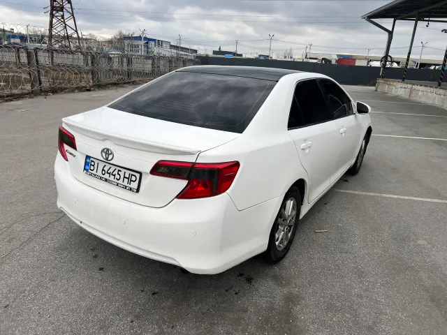 Toyota Camry - фото 4