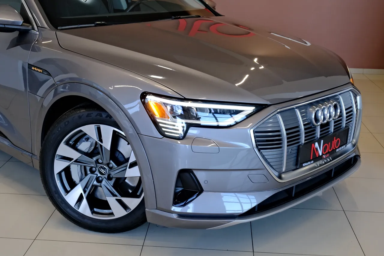 Audi e-tron - фото 3