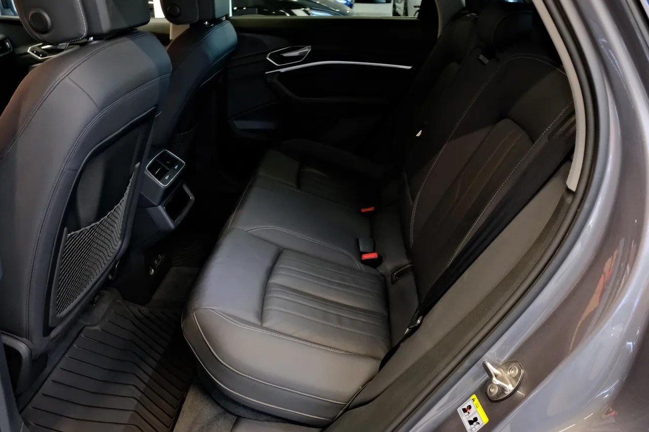 Audi e-tron - фото 8