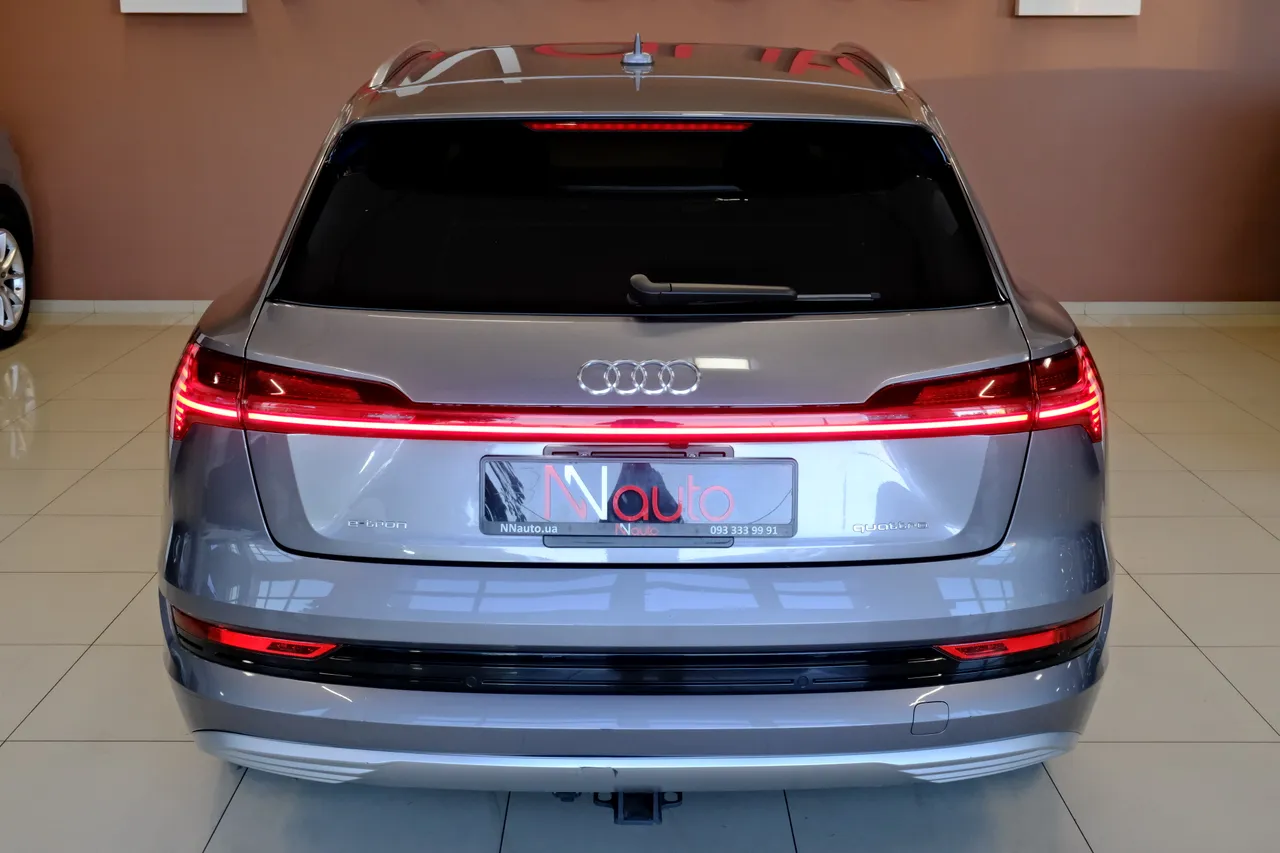 Audi e-tron - фото 6
