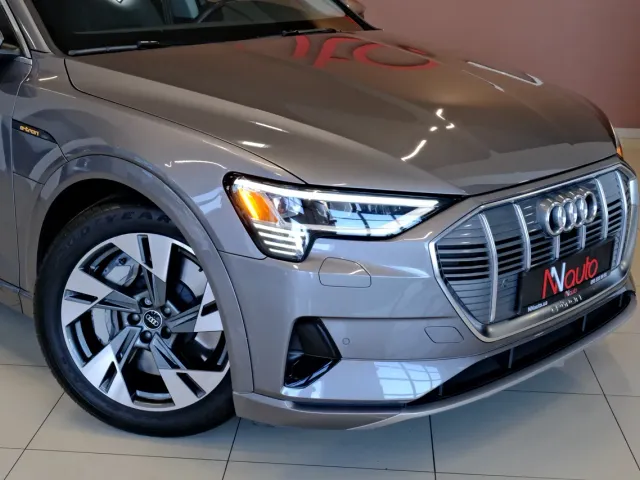 Audi e-tron - фото 3