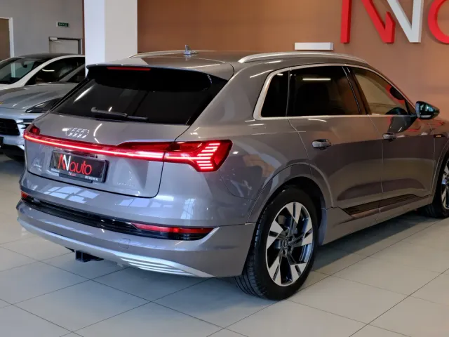Audi e-tron - фото 5