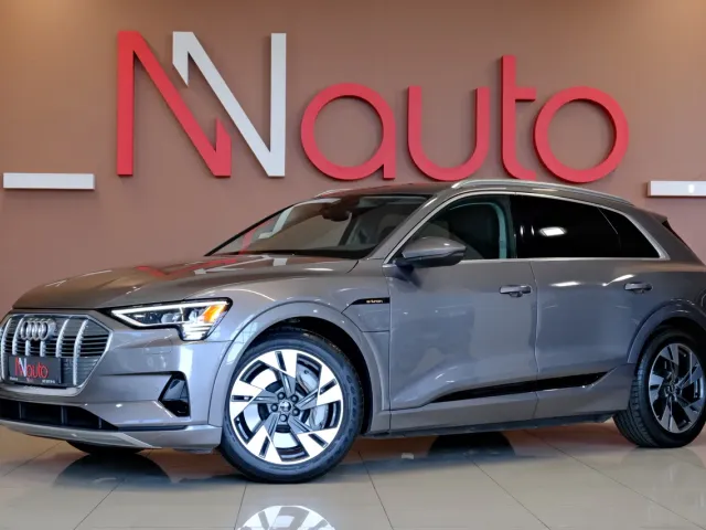 Audi e-tron - фото 1