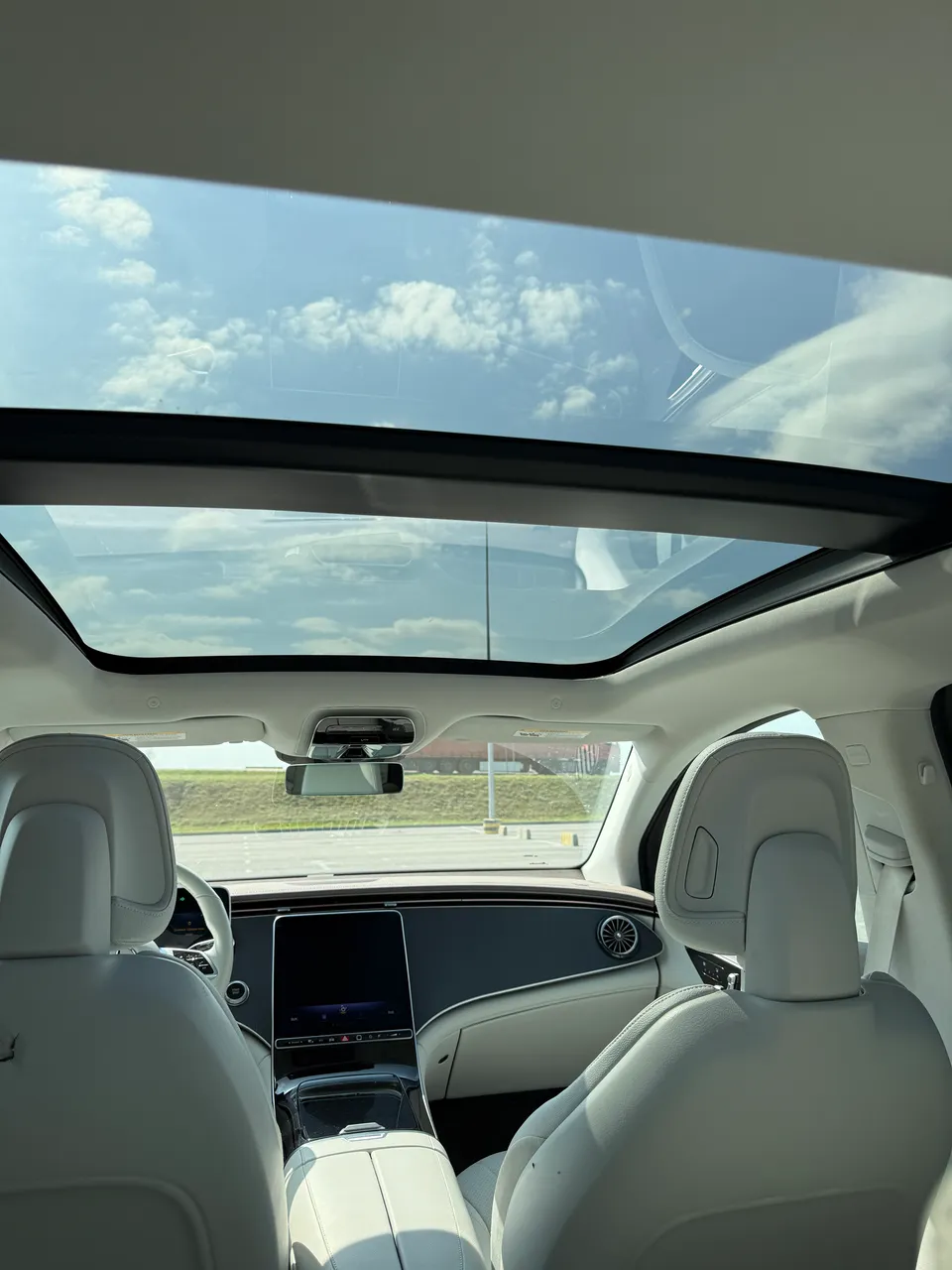 Mercedes-Benz EQE SUV - фото 8