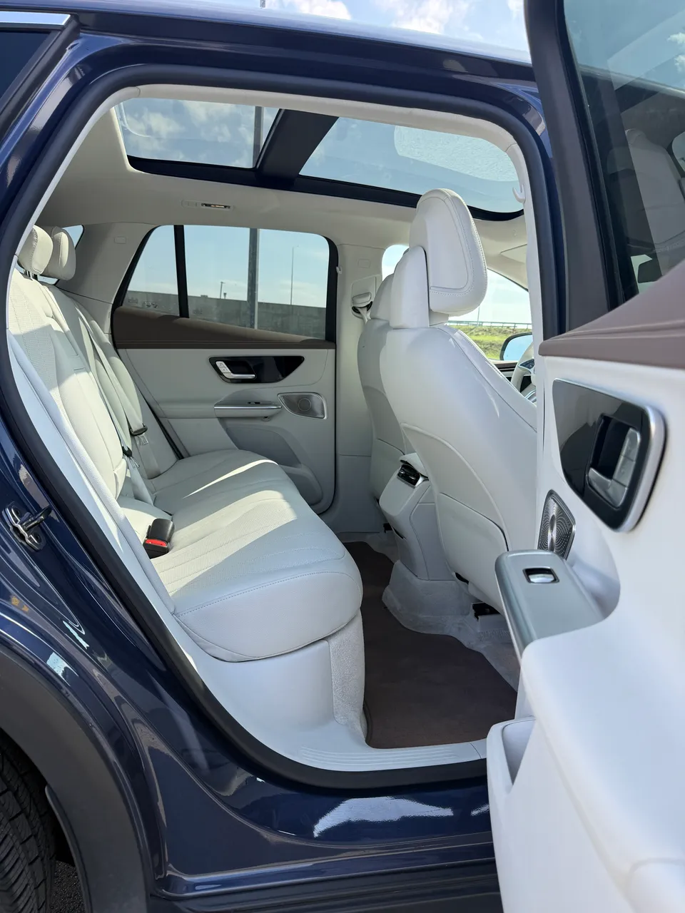 Mercedes-Benz EQE SUV - фото 10