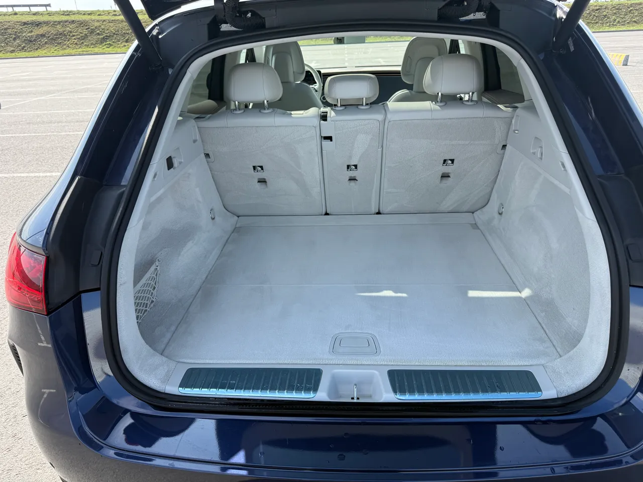 Mercedes-Benz EQE SUV - фото 7