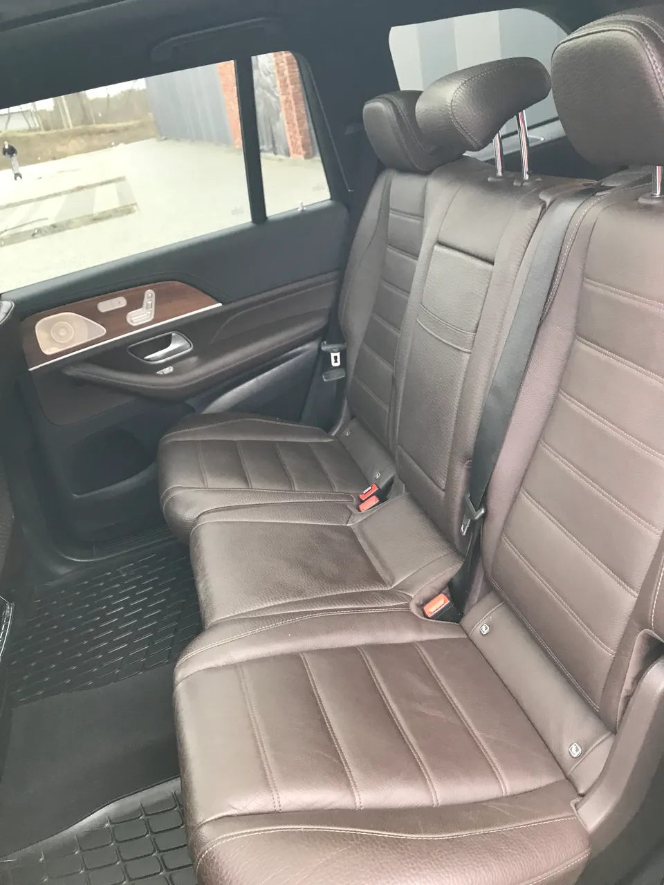 Mercedes-Benz GLS - фото 12