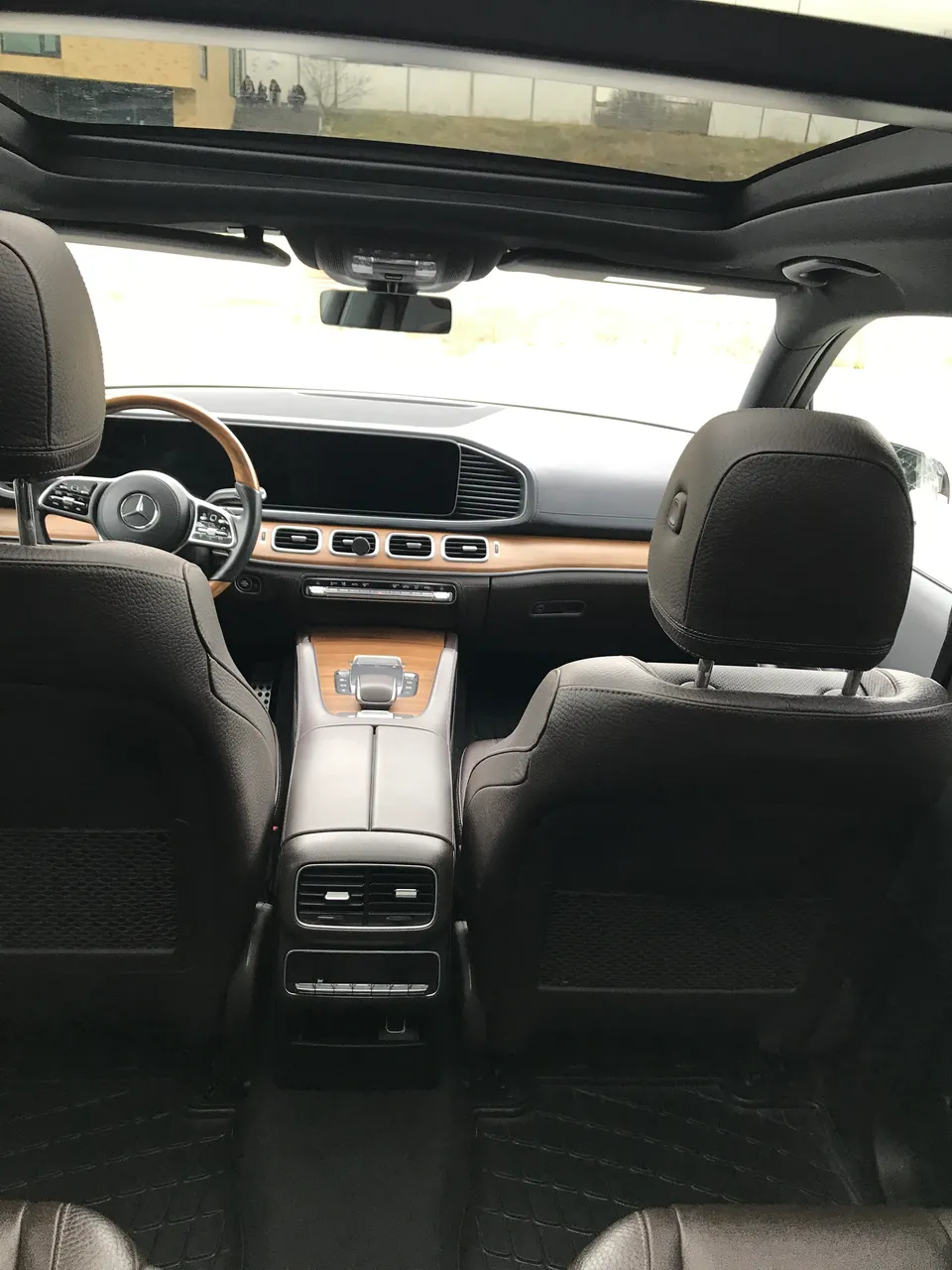 Mercedes-Benz GLS - фото 10