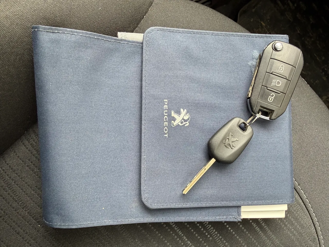 Peugeot 208 - фото 7