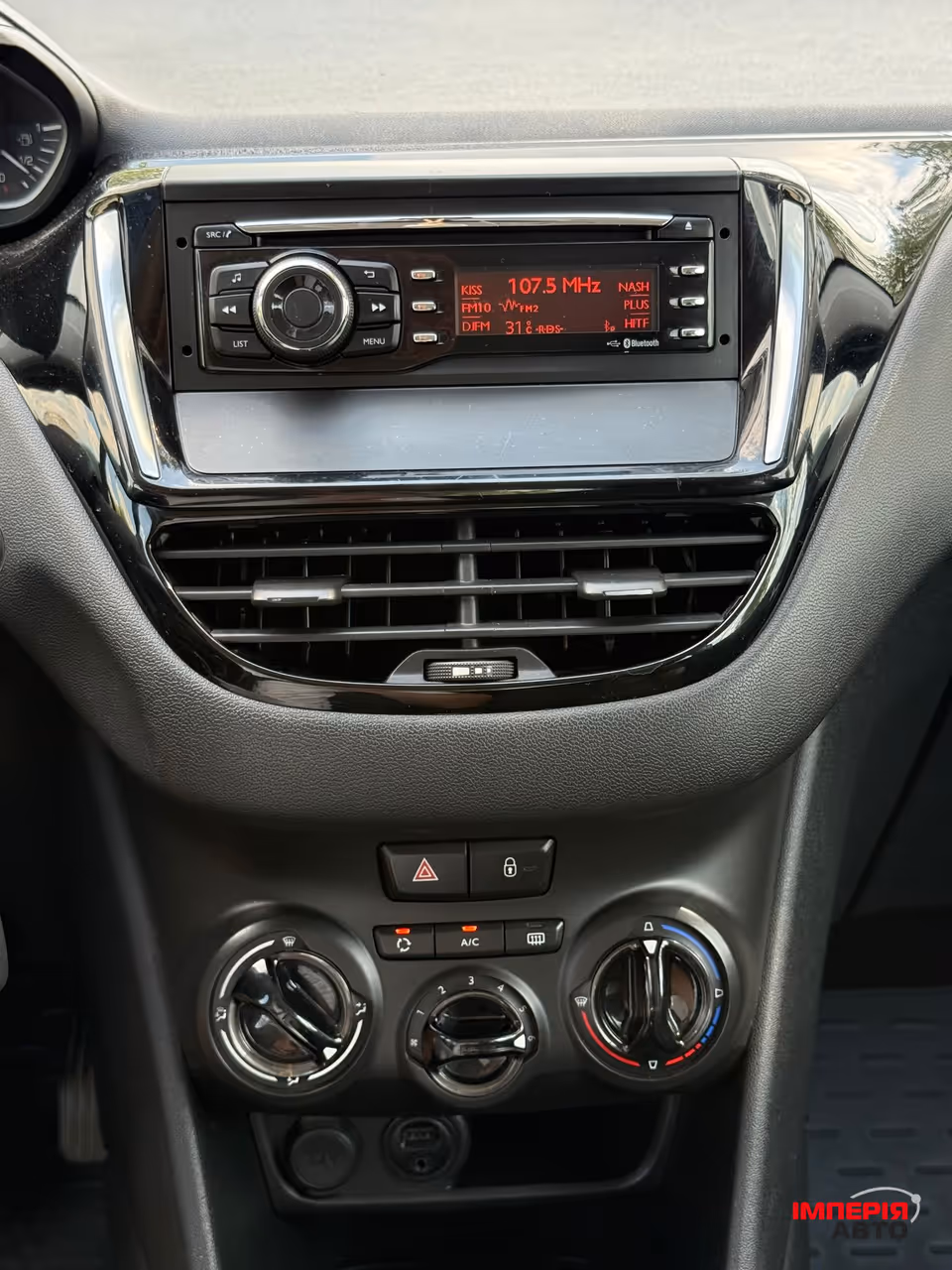 Peugeot 208 - фото 12