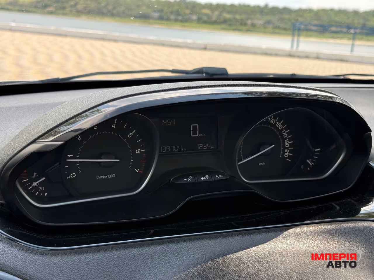 Peugeot 208 - фото 11