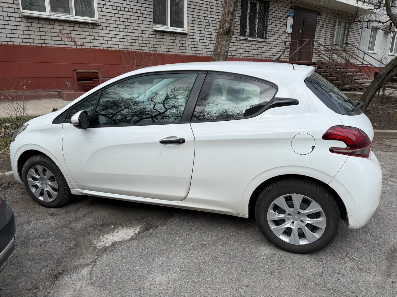 Peugeot 208 - фото 2