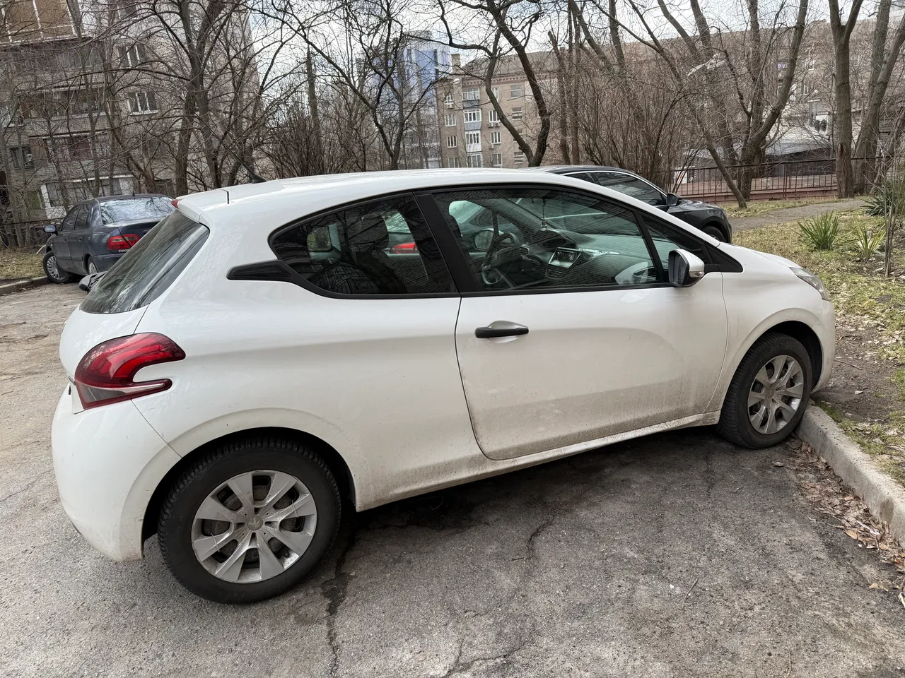 Peugeot 208 - фото 5