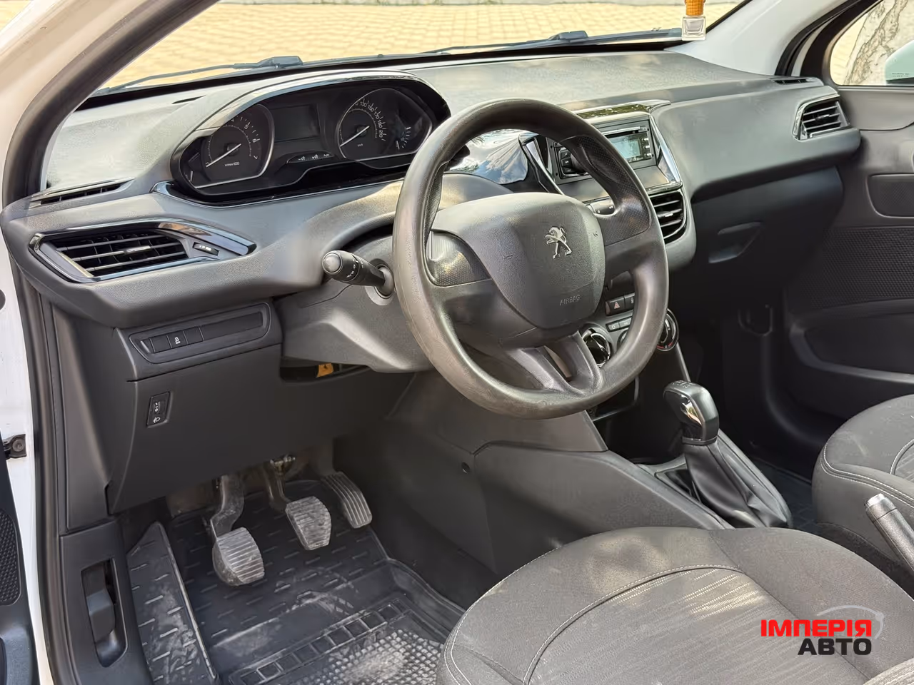 Peugeot 208 - фото 9