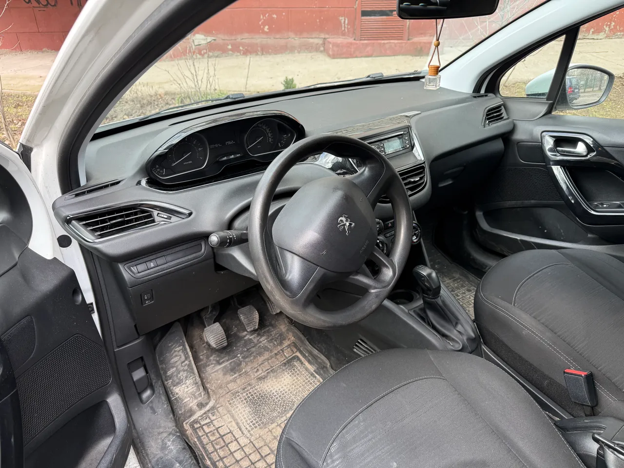 Peugeot 208 - фото 6