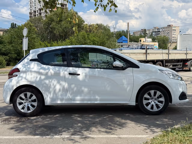 Peugeot 208 - фото 4