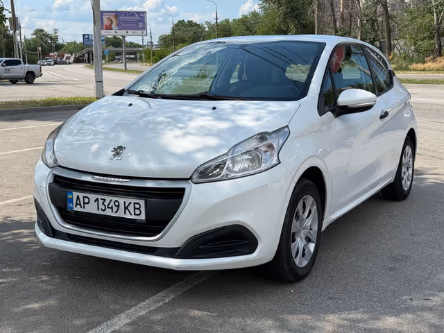 Peugeot 208 - фото 1