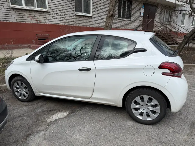 Peugeot 208 - фото 2