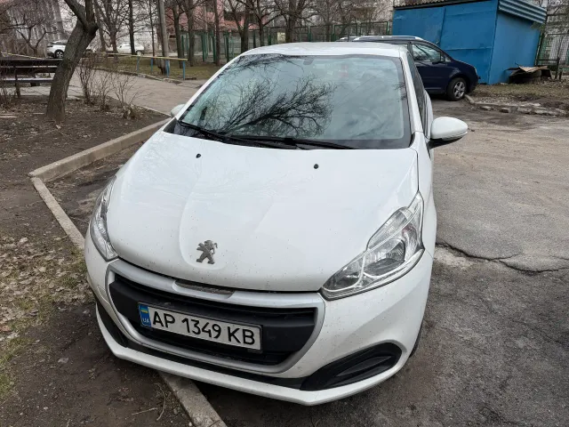 Peugeot 208 - фото 1