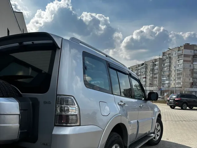 Mitsubishi Pajero - фото 3