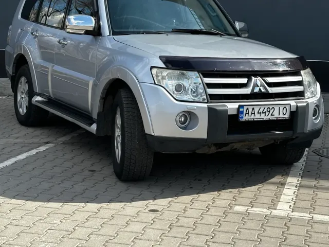 Mitsubishi Pajero - фото 1