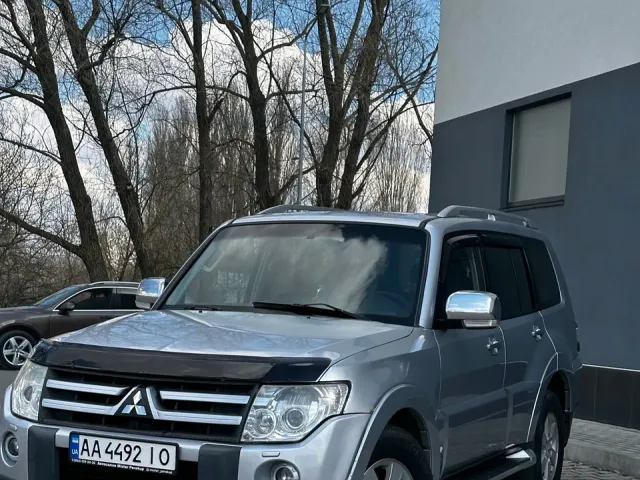 Mitsubishi Pajero - фото 2