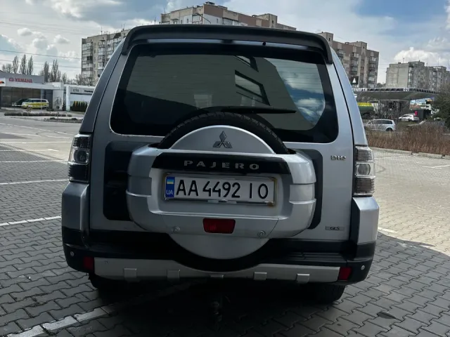 Mitsubishi Pajero - фото 4