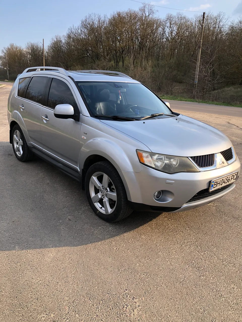 Mitsubishi Outlander - фото 1