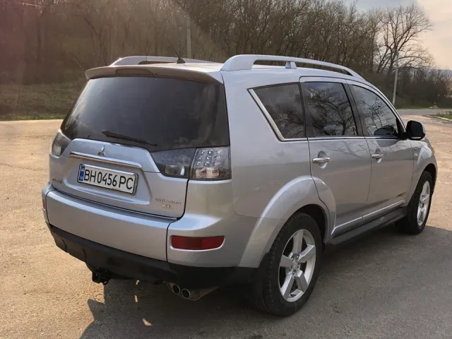 Mitsubishi Outlander - фото 3