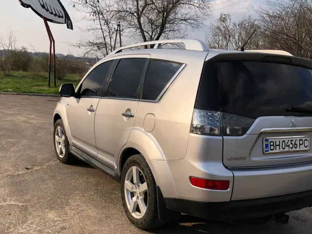 Mitsubishi Outlander - фото 5