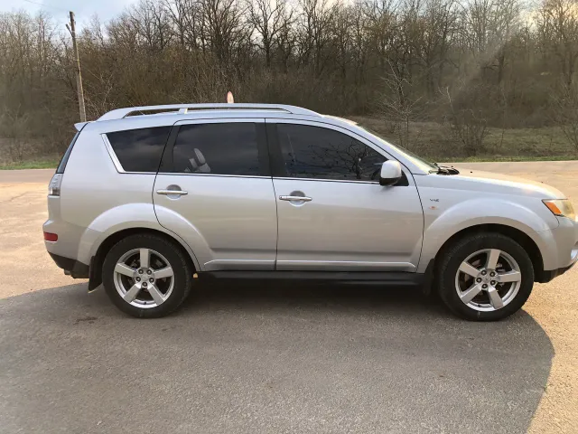 Mitsubishi Outlander - фото 2