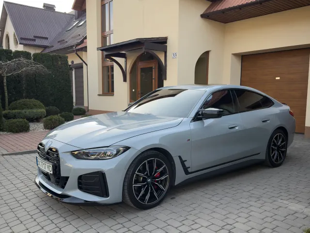 BMW i4 - фото 1
