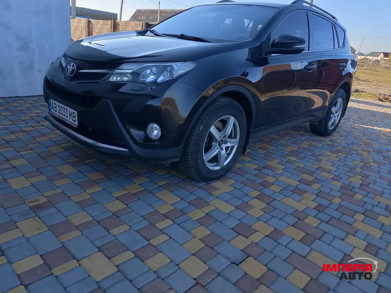 Toyota RAV4 - фото 1