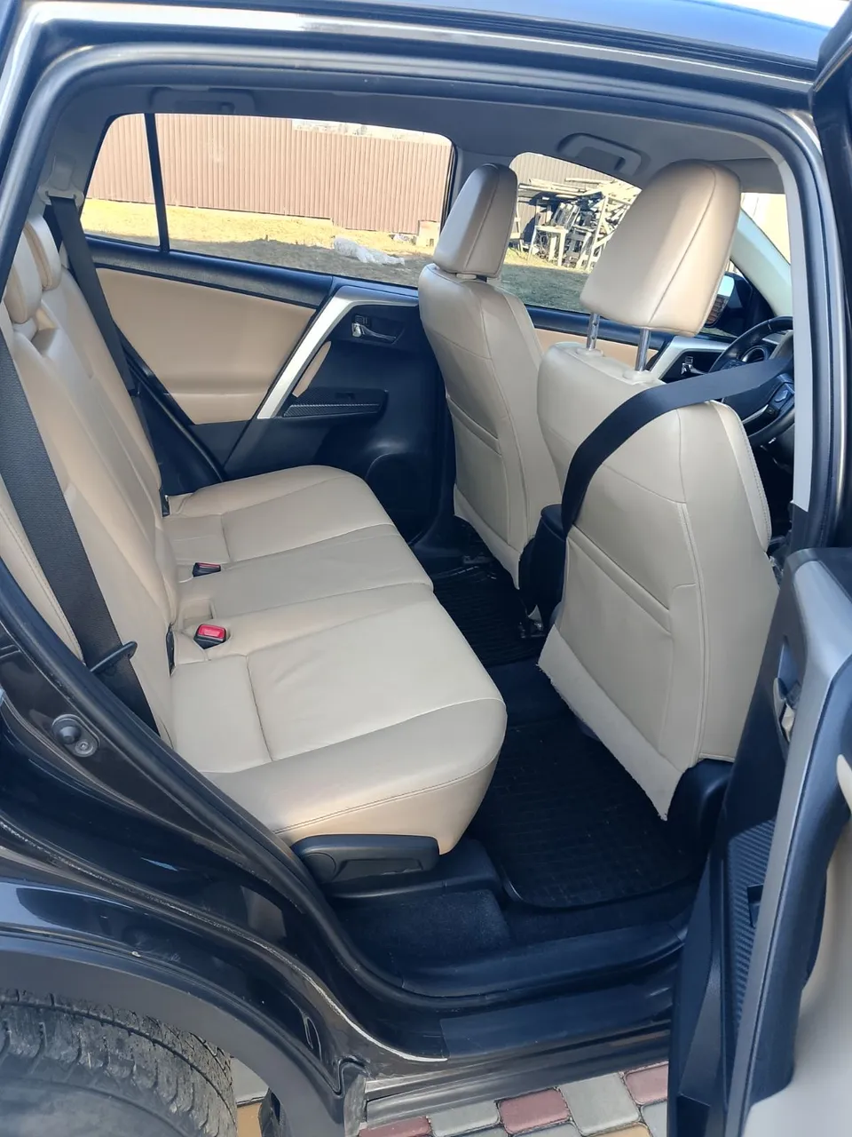 Toyota RAV4 - фото 8