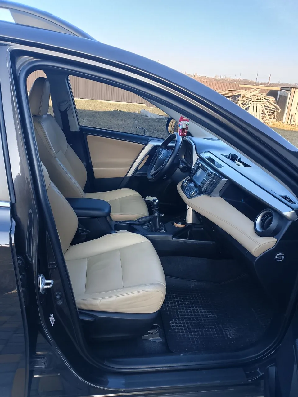 Toyota RAV4 - фото 7